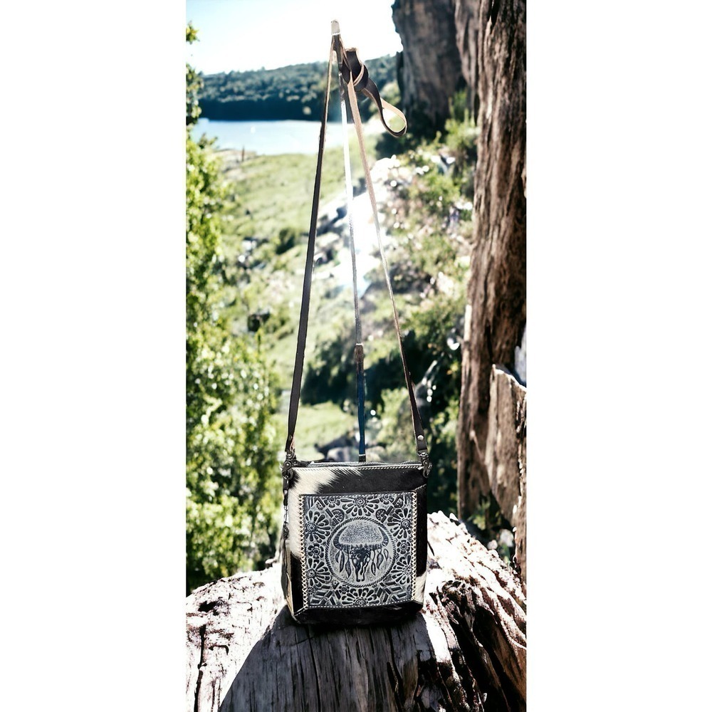 Real Cowhide Leather Crossbosy - Picture 3 of 11